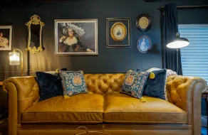 walk to square! Cozy 2 BR bungalow, moody design - Image 4