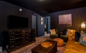 walk to square! Cozy 2 BR bungalow, moody design - Image 2