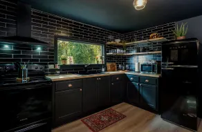 walk to square! Cozy 2 BR bungalow, moody design - Image 3
