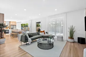 Beautifully presented home that sleeps ten people - Image 4