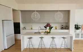 Luxury Coastal Townhouse Mornington - Image 3