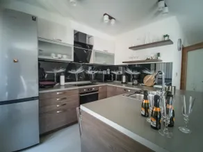 Holiday House Tosh - Image 2