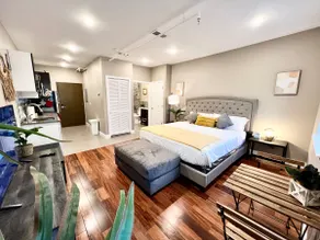 Urban Lifestyle king bed |APT in Center city - Image 4