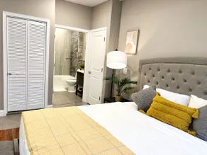 Urban Lifestyle king bed |APT in Center city - Image 5
