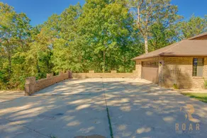 Spacious 3-Story Retro Retreat Near Lake Norfork - Image 5
