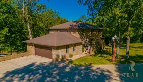 Spacious 3-Story Retro Retreat Near Lake Norfork - Image 3