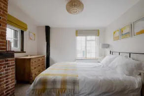 Characterful apartment in the heart of Petworth - Image 3