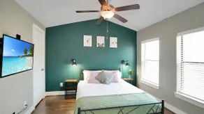 Cozy Boho Retreat | King Bed | 4 BR | Midtown - Image 4