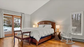 Beautiful And Private Home Centrally Located - Image 3