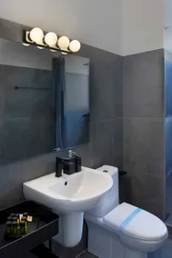 Urban Condo - 1 Bedroom Apt - Image 4