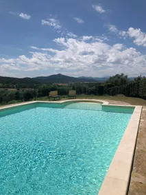 Rustic 2 bedroom holiday home with pool - Image 2