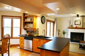 Beautiful Vacation Home with a Large Backyard. - Image 4