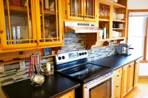 Beautiful Vacation Home with a Large Backyard. - Image 3