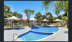 Stylish 2 bedroom apartment with pool - Image 4