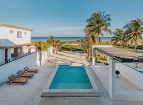 Luxury oceanfront villa in Progreso - Image 2