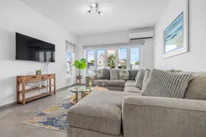 NEW 6 Bedroom Villa 2min Eagle Beach & Palm Beach - Image 2