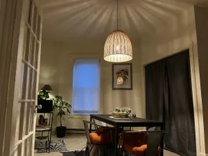 Charming Boho Apartment! Centrally located. - Image 2