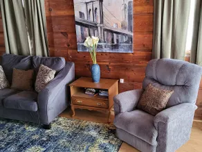 Park Place-Quaint home nestled between parks and lakes - Image 2