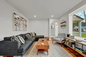 The Cozy Cape In Historic Hyde Park - Image 3