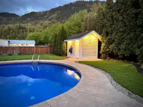 The Farmhouse with hot tub and pool - Image 2