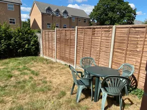 Spacious house in Hertfordshire - free parking - Image 2