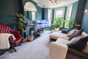 Beautiful 3 bed home with large driveway parking - Image 3
