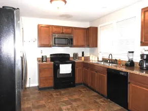 Cute & Cozy Cottage near Downtown APSU!  - Image 5