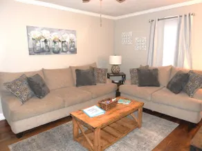 Cute & Cozy Cottage near Downtown APSU!  - Image 2