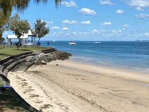 Aqua on Bribie 100 metres to waterfront and shops - Image 3
