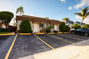 2 BDRM Townhouse Spacious & Stylish 2 Stories NEW! - Image 2