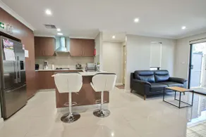 Gorgeous Family House near Shops - Image 3