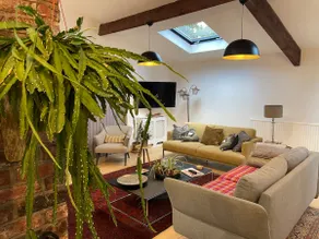 Private Luxury Open-Plan Barn Conversion - Image 3