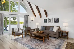 Stunning 180° Lake Views, Kerr Lake Retreat - Image 5