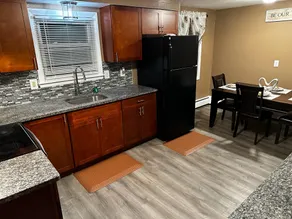 Modern Newly renovated 3 bedrooms entire unit - Image 5