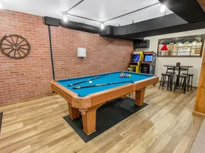 Cozy Fun Chalet: Game rm-Gym-Firepit-EV Charger-Pet Friendly, Cmty Beach & Pool! - Image 2
