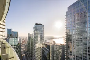 56th Fr Sub-Penthouse 2 Br/Ba, walk to Blue Jays. - Image 5