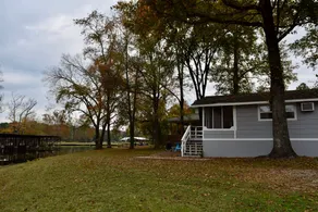 Cabin on Lake Hamilton - Image 2