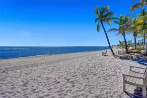 Lovely 2+bedroom Beach Condo, free parking & WI-FI - Image 3