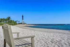 Lovely 2+bedroom Beach Condo, free parking & WI-FI - Image 2