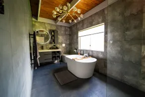 4 Bedroom fun house - spa, sauna, fire pits & more - Image 5