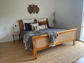 Coastal gem only 300 metres from Red Rocks Beach! - Image 3