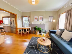 Stunning Hobart 3-bed home- close to shopping centers - Image 5