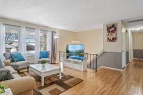 Cheerful Spacious Home near Lake Owasso - Image 3