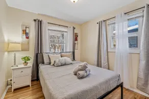 Cheerful Spacious Home near Lake Owasso - Image 5