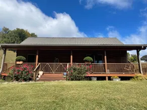 Farm Stay at Holly Haven Cabin -Graham Estates LLC - Image 5