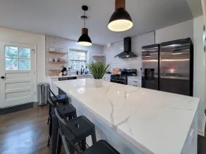 Spacious open concept home w/ game room + firepit - Image 3