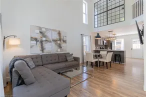 Light and Airy 4 Bedroom Cottage Downtown - Image 4