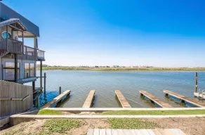 Reel Paradise: Waterfront villa ready to fish - Image 2