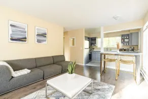 Walkable condo in heart of vibrant D/n Redmond,  m/s from Microsoft, woodinville - Image 2