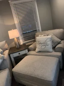 Cozy 2- bedroom apartment with free parking - Image 4